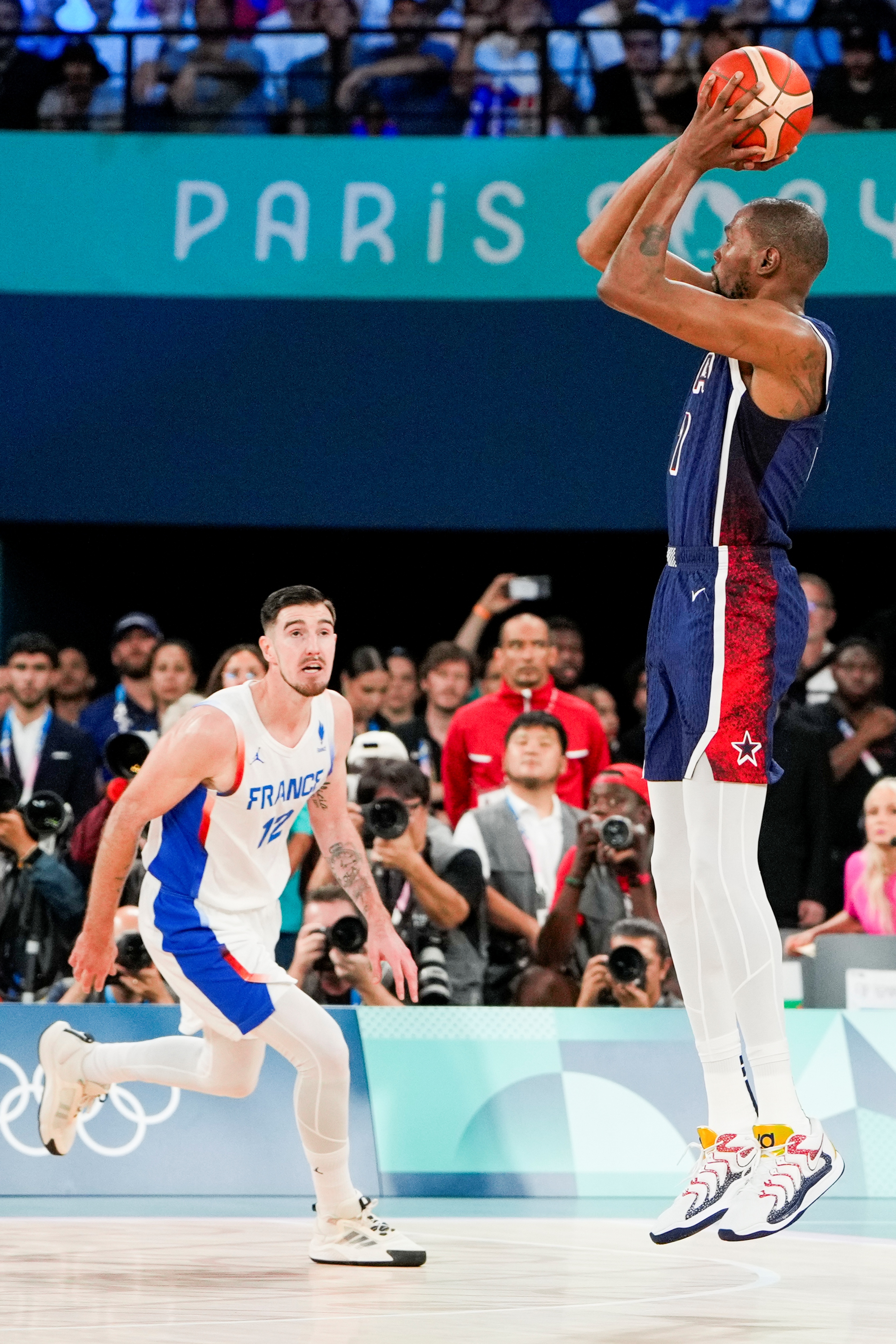 九游娱乐网页入口包含杜兰特在中国队比赛中精彩发挥,回归赛场引发热议!的词条